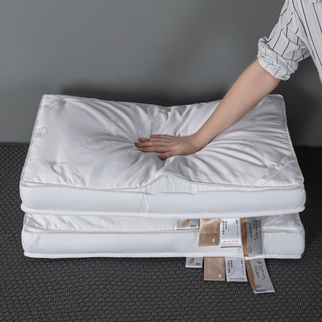 高密度蚕丝美肤枕手感亲肤透气触感柔软双面可用柔软蓬松好枕头芯