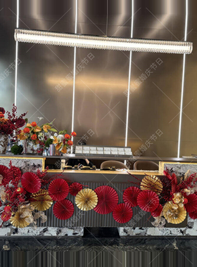 公司大厅美容院前台纸扇花艺马年装饰布置新春氛围大堂背景墙布置