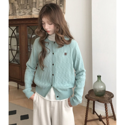 精分羊毛绞花刺绣减龄开衫