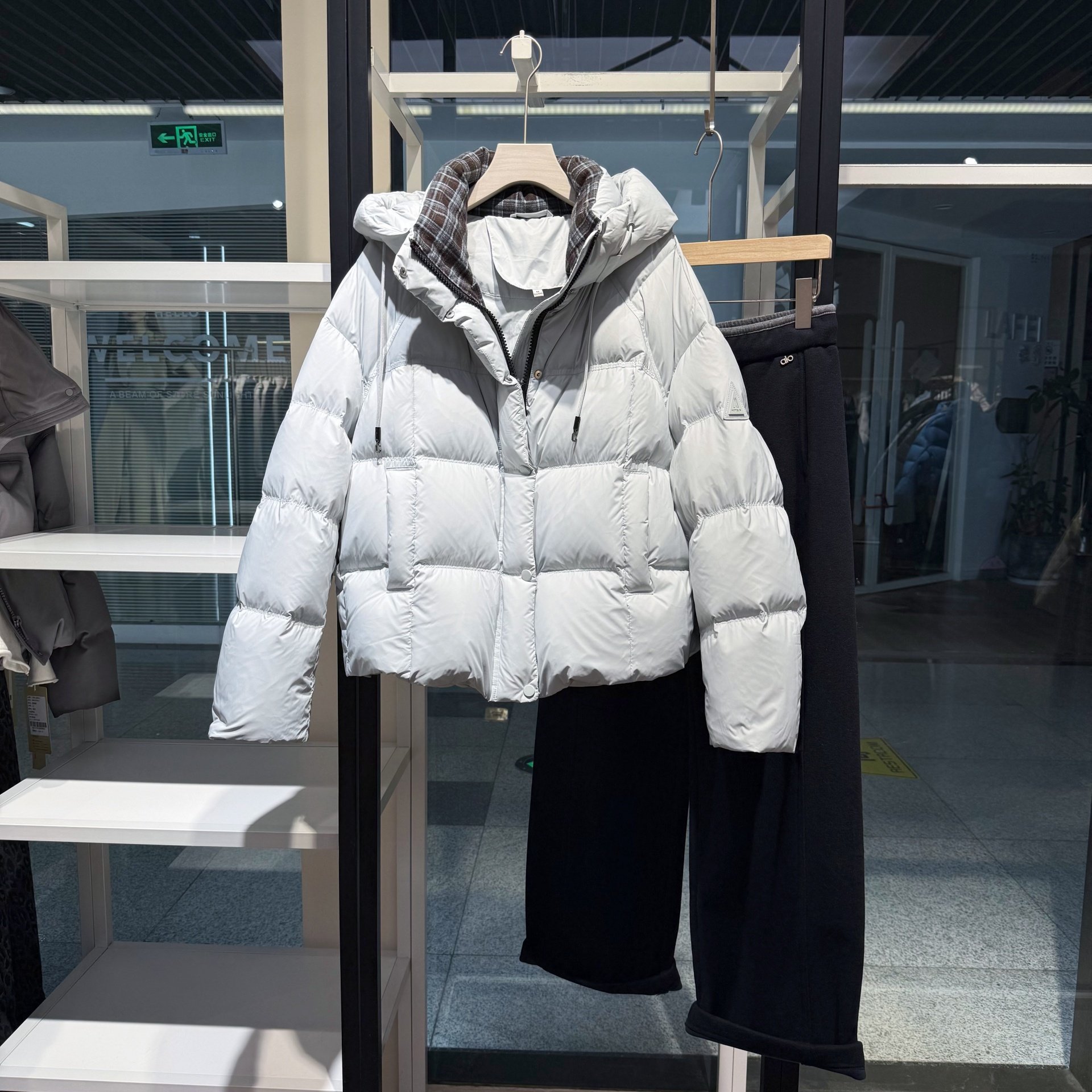 休闲短款连帽羽绒服女面包服保暖小个子2025冬季外套,女装/女士精品,羽绒服,淘宝优惠券,粉丝福利购,淘宝优惠卷