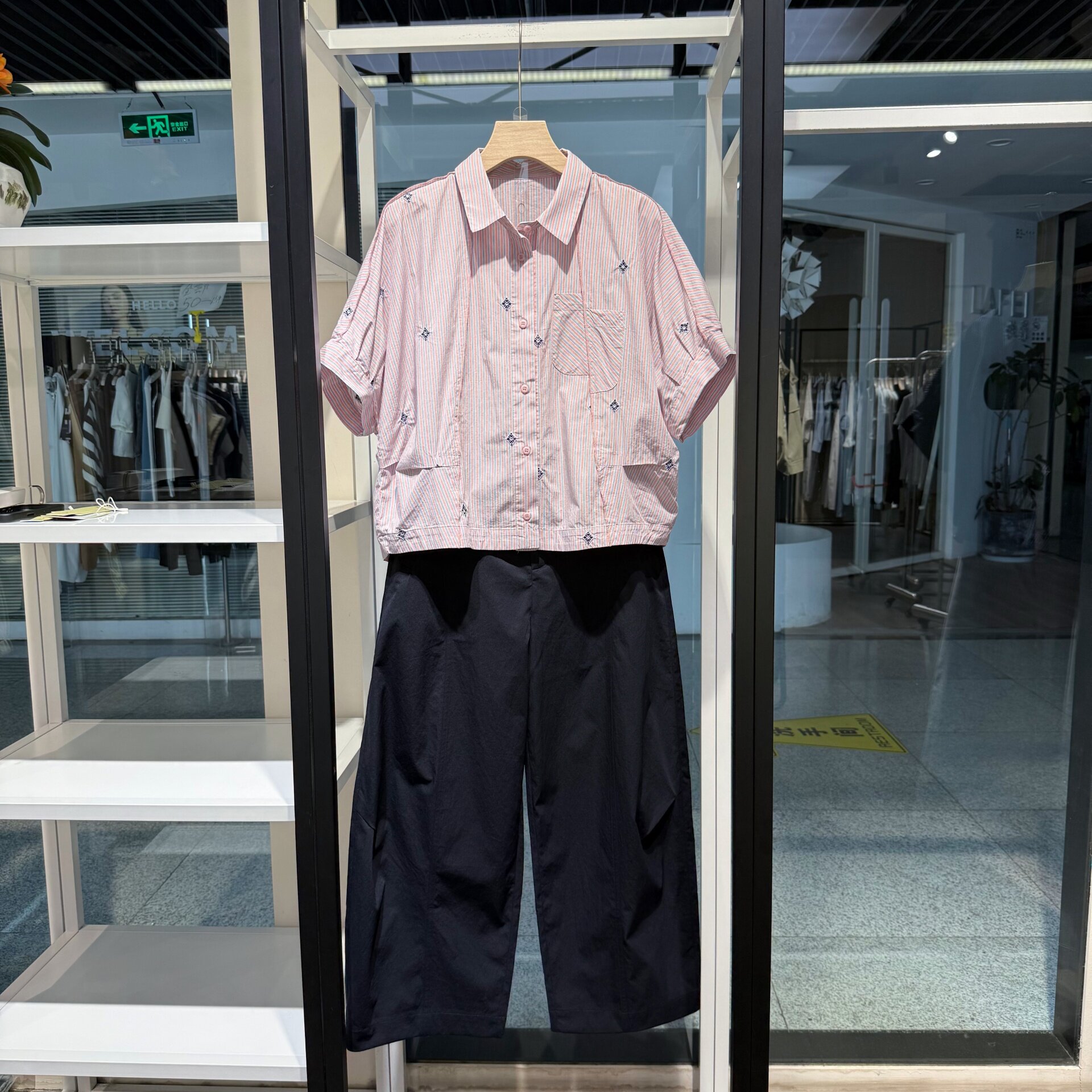 韩系条纹刺绣翻领短袖衬衫女夏季宽松显瘦通勤百搭休闲上衣小个子