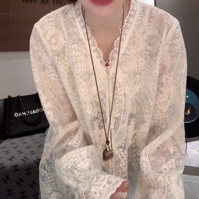 蕾丝花边v领温柔风长袖上衣女