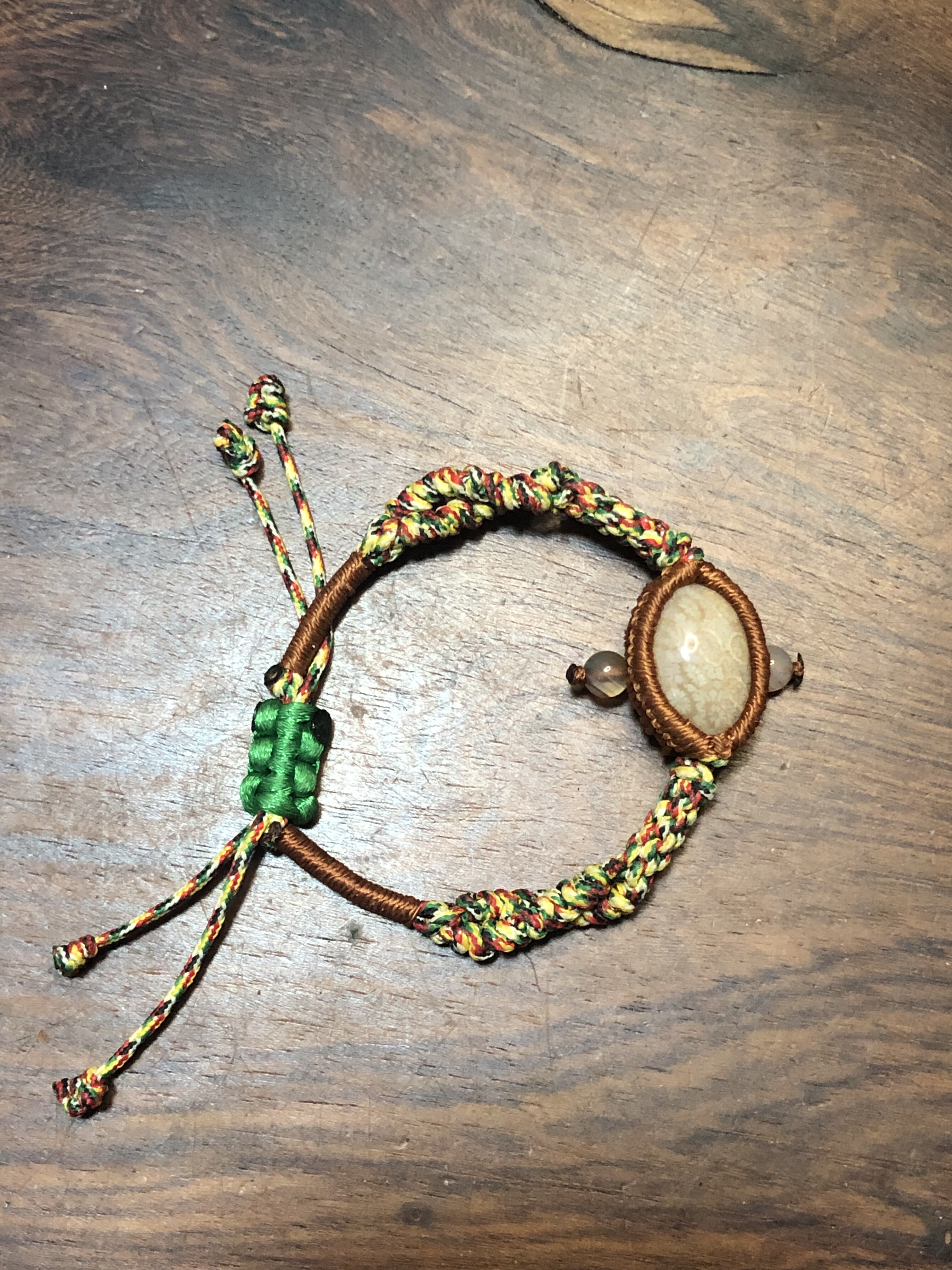 金丝豹纹珊瑚玉戒面绳编手链