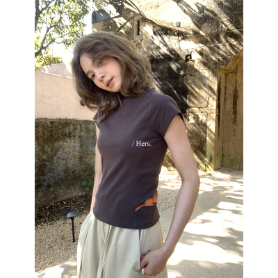 Hers2026年早春新款气质简约日常休闲显瘦小猫印花短袖T恤女80153