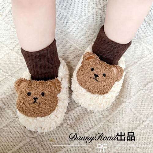婴儿冬季毛绒小熊卡通鞋