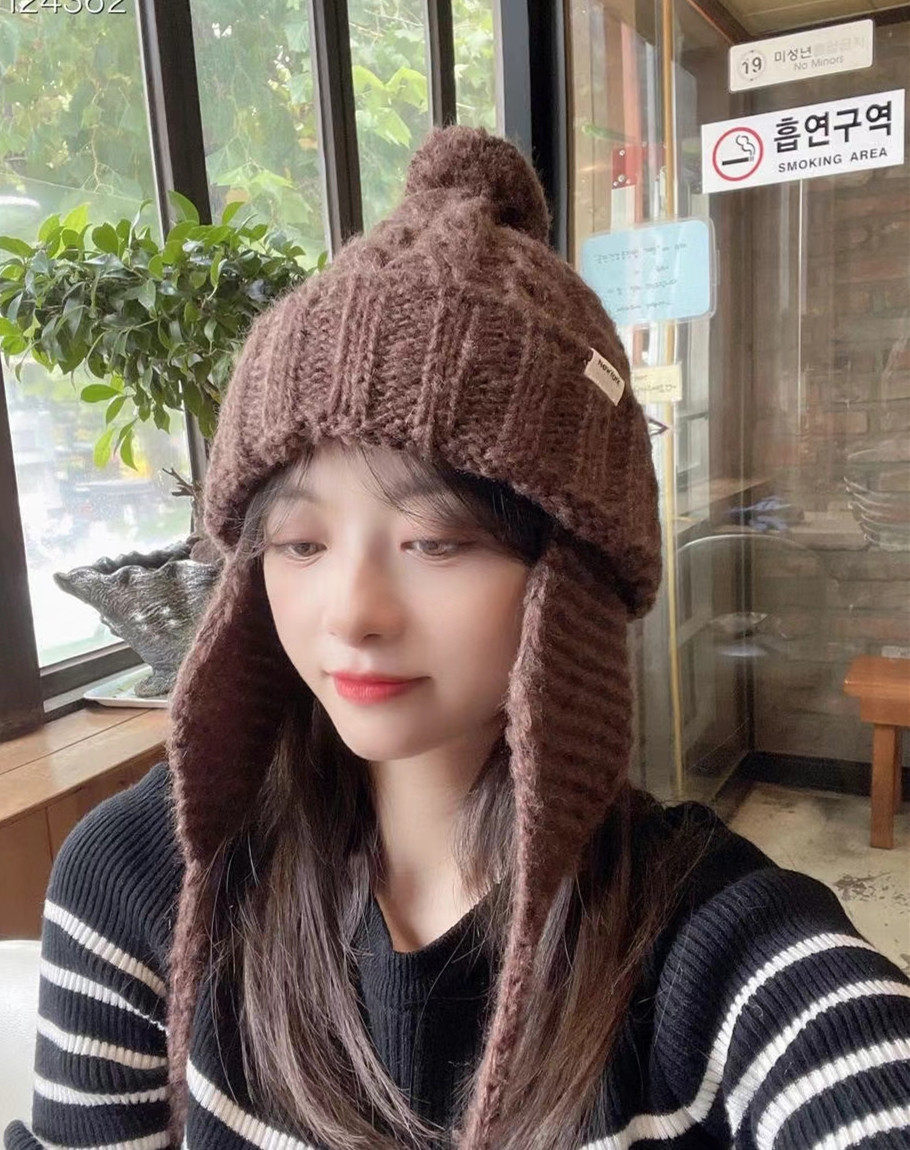 冬季新款加厚保暖针织毛线帽女韩国进口休闲麻花毛球贴布护耳帽潮