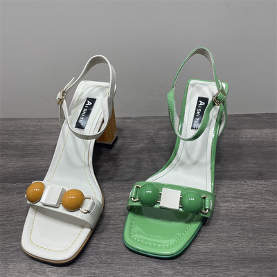 粗跟一字带时装后空高跟凉鞋