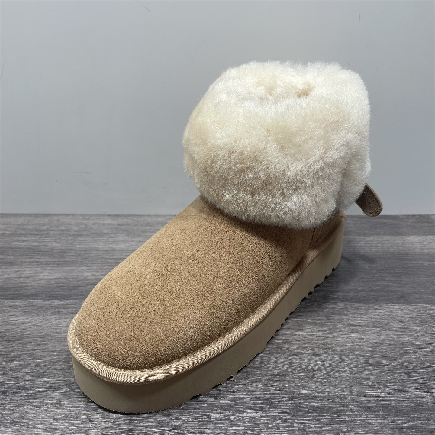 断码处理真皮厚底雪地靴女