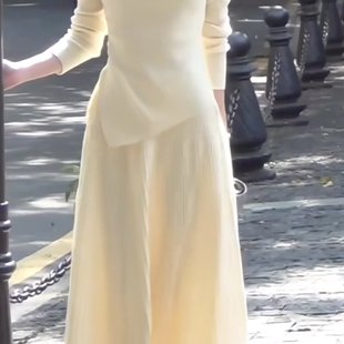 法式气质温柔风针织连衣裙子女秋冬季2025新款小个子斜肩套装长裙