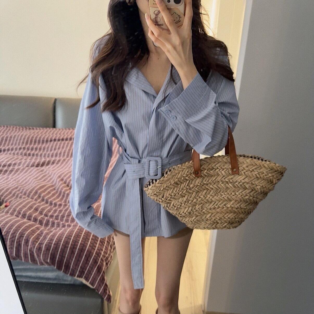 蓝色配腰带立领竖条纹衬衫女春装中长款收腰别致衬衣洋气外穿上衣