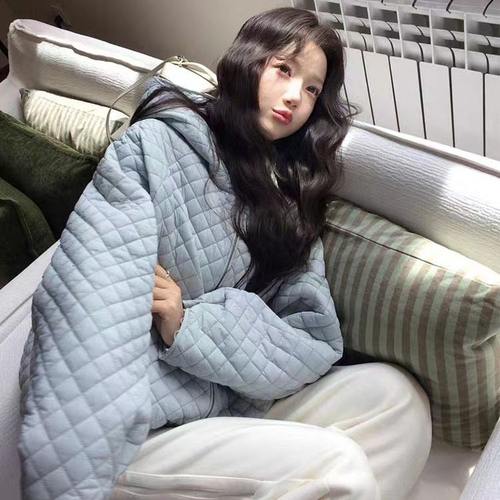 张贝贝轻薄泡芙菱格连帽