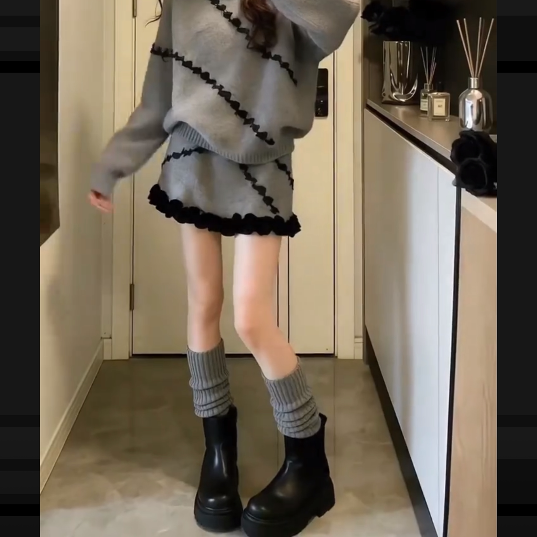 灰色针织套装女新款初冬小个子穿搭显瘦花边领上衣+半身裙两件套