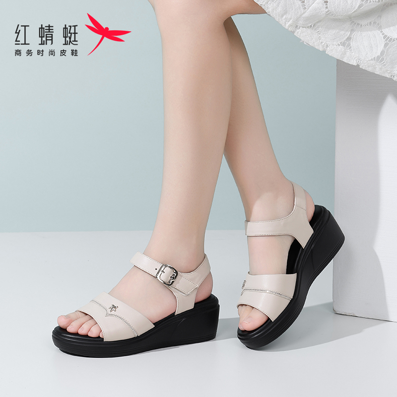红蜻蜓妈妈凉鞋2025夏季新款女鞋气质坡跟头层牛皮软底高跟凉鞋
