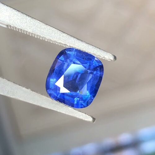 矢车菊蓝宝石裸石大颗粒