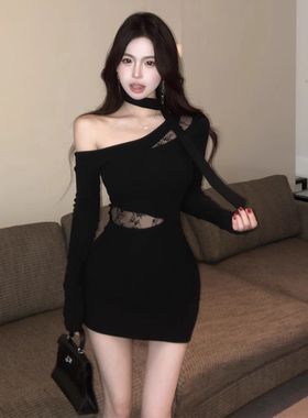 纯欲风斜领露肩长袖连衣裙女春季蕾丝拼接收腰短裙显身材包臀裙子
