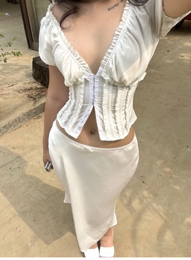 英国代购博主同款白色黑色网纱面料胸前暗扣泡泡袖慵懒上衣