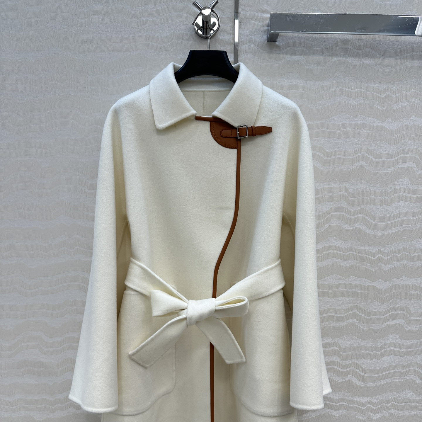 奢华高级感翻领小羊皮扣系带毛呢外套女中长款显瘦百搭优雅风大衣