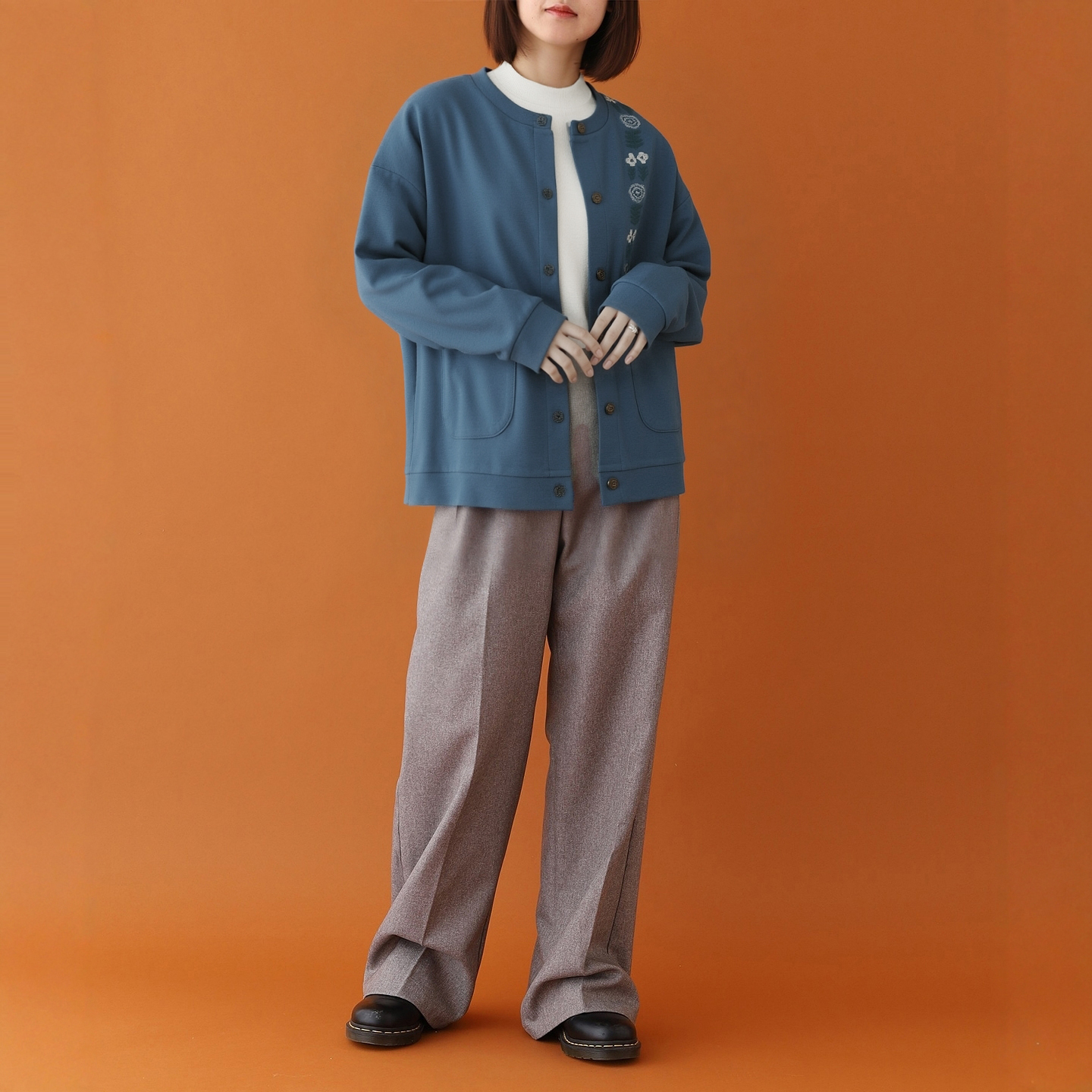 现货新品棉系列双层平纹针织空气层肘部补丁刺绣开襟衫外套