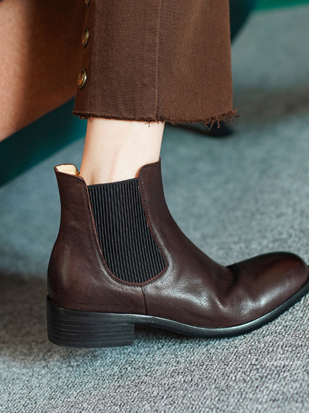 2024 NEW FLAT LEATHER CHELSEA BOOTS BRITISH STYLE AUTUMN AND WINTER FLEECE RETRO PURE LEATHER BOOTIES WOMENS HIGH FEELING