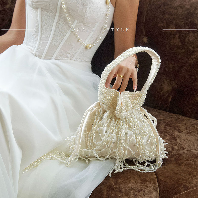 UGALS法式手工编织串珍珠丝绸缎面流苏抽绳水桶宴会腋下手拿包女