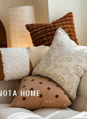 侘寂风毛绒抱枕客厅沙发软装靠枕皮质腰枕轻奢高级感枕套车用抱枕