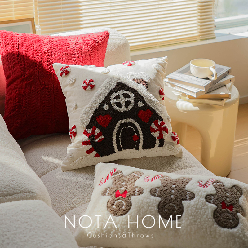 圣诞节抱枕节日喜庆靠枕红色毛绒枕套北欧风方枕新年新家软装腰枕