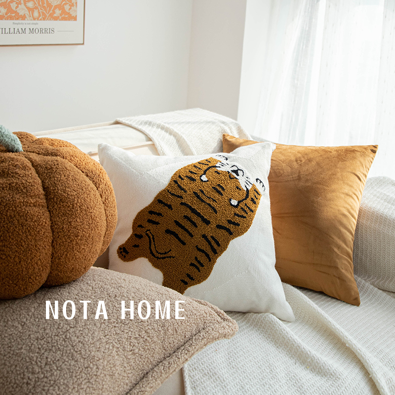 老虎抱枕新年靠垫南瓜靠枕