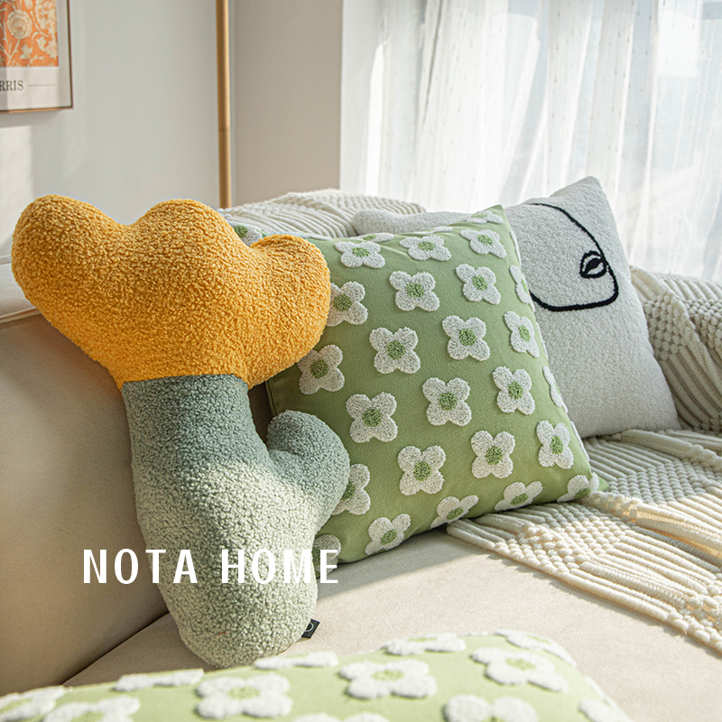 网红毛绒抱枕可爱柔软女生睡觉