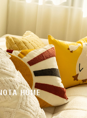 黄色毛绒抱枕可爱鸭子靠枕车用靠垫超软刺绣抱枕套儿童房软装抱枕