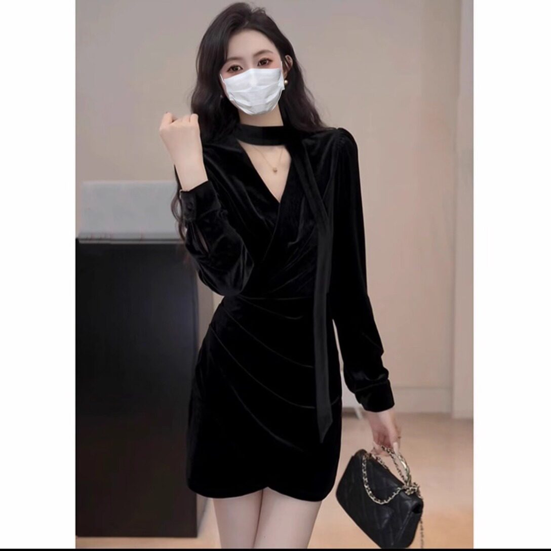 飘带V领压褶黑色丝绒连衣裙收腰