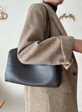 Loan2025新款小众设计百搭通勤休闲手提水桶包百搭慵懒风托特包