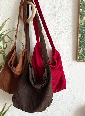 loan2024秋季新款大容量包包时尚森系灯芯绒水桶包安可拉红单肩包