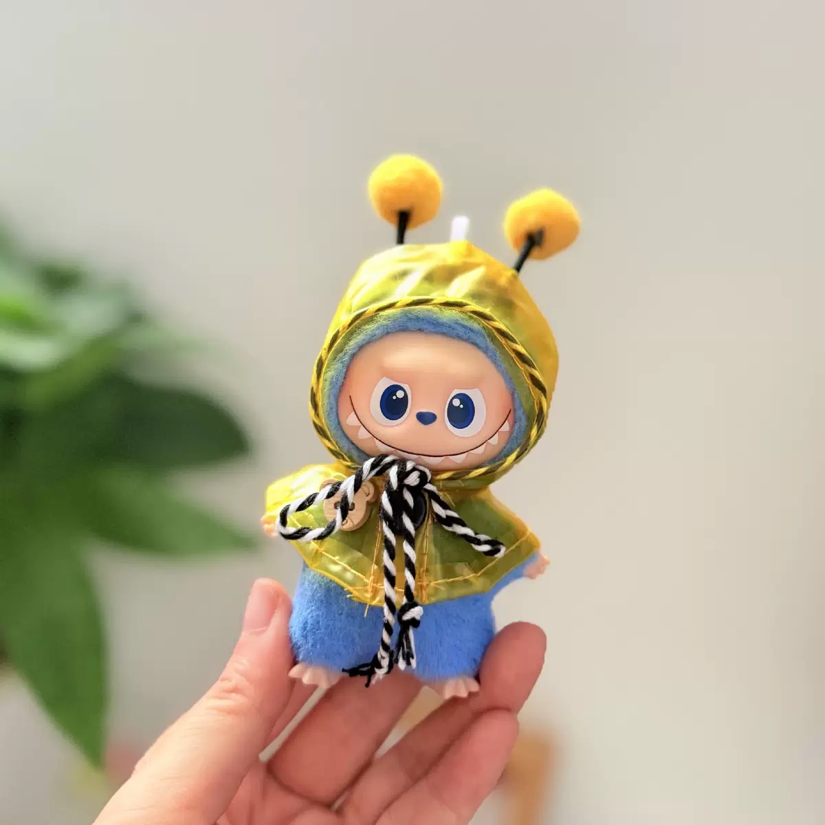 （不含娃）Labubu拉布布娃衣四代雨衣披风