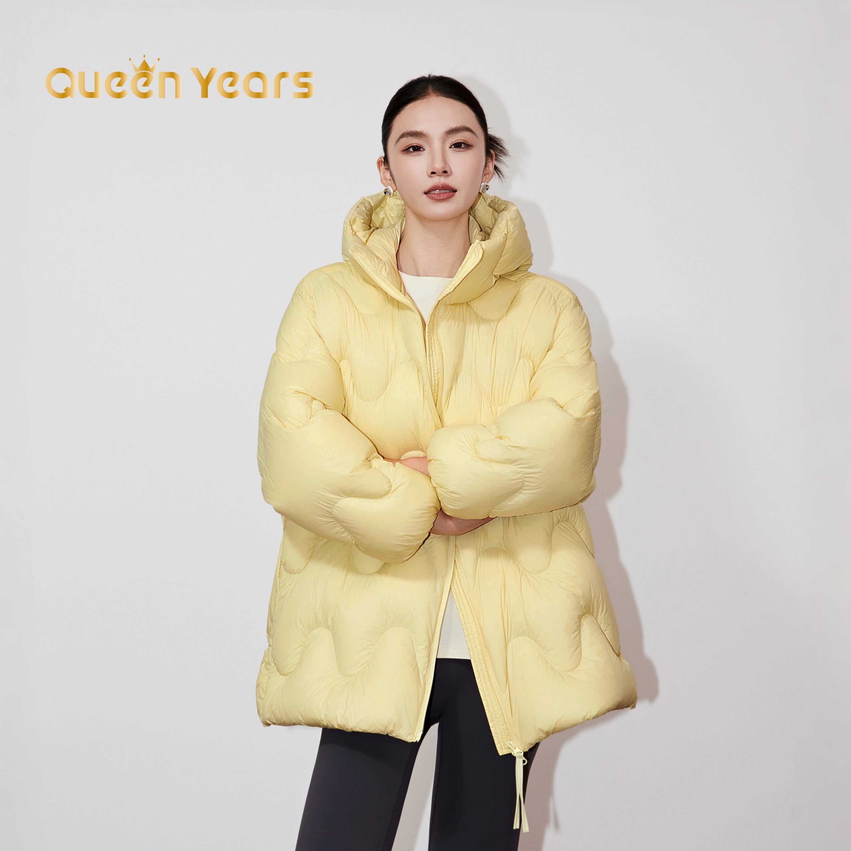 2025新款羽绒服女短款立领连帽加厚云朵泡芙新款外套95白鸭绒