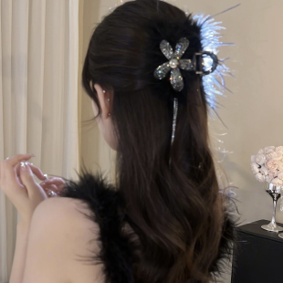 高级感太阳花流苏羽毛抓夹秋冬款 毛毛发夹女气质显发量鲨鱼夹发饰