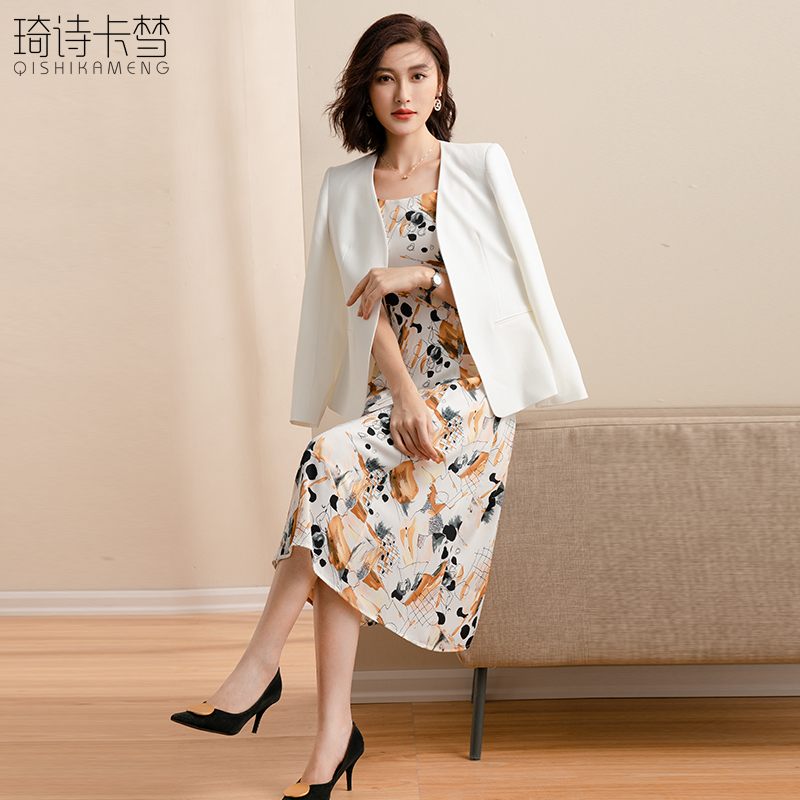 西装裙套装女2024年秋冬新款气质白色短款小西装吊带连衣裙两件套