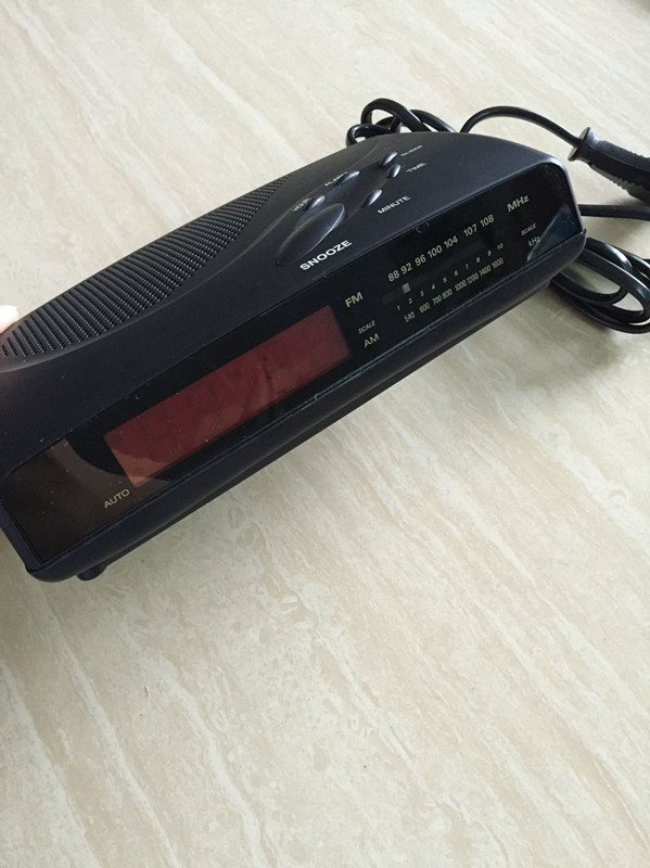 外国进口收音机 有时间显示 可用电池供电 具收藏价值 （59包邮）