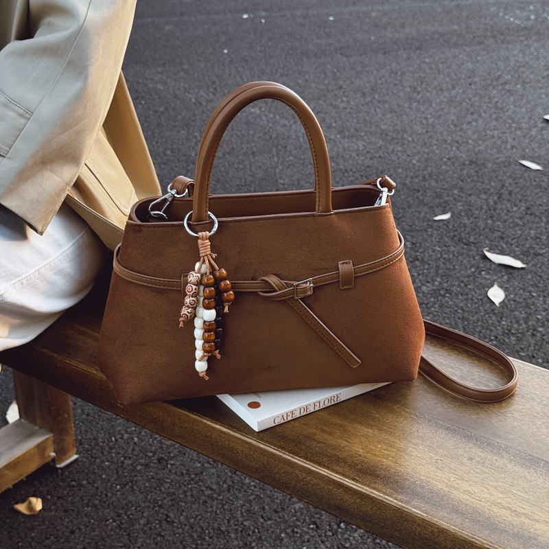 小众设计包包女2025新款时尚复古单肩斜挎包百搭高级感手提托特包