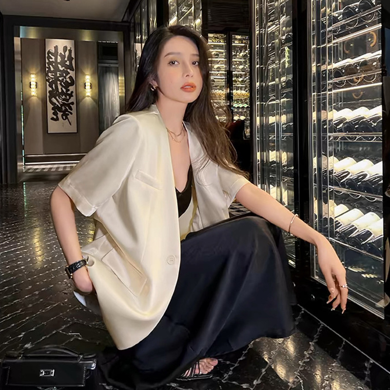 2025夏季新款网红大码仿醋酸轻薄款短袖西装外套女装洋气独特胖mm