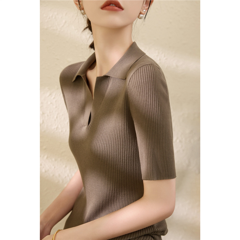 早秋莱赛尔天丝坑条修身针织衫女薄款正肩半开翻v领短袖冰丝上衣