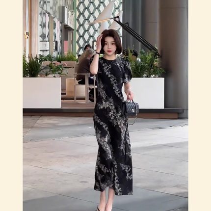 大码巨显瘦单层印花修身连衣裙梨形身材穿搭时尚洋气胖mm女士裙子