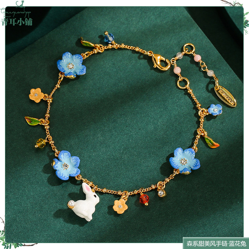 珐琅彩釉白色小兔小蓝花手链