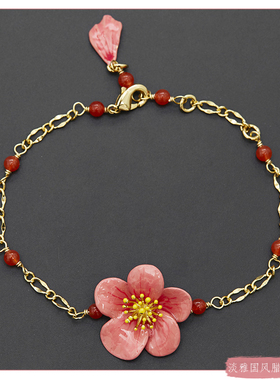 淡雅文艺珐琅彩釉红腊梅花瓣手链