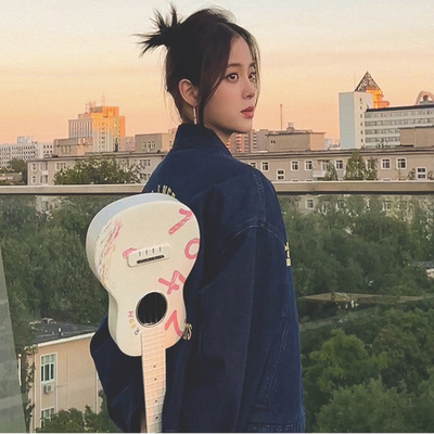 TOM欧阳娜娜联名款尤克里里乐器