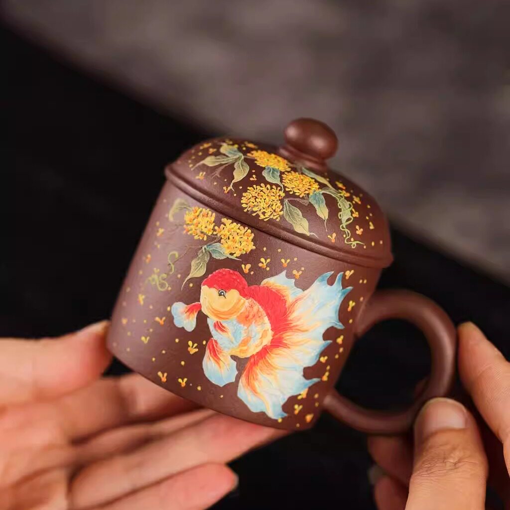 宜兴紫砂茶杯泥绘松鼠盖杯精品