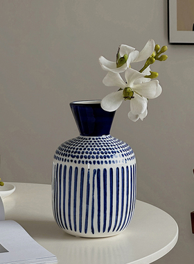 蓝色点线陶瓷花瓶创意青花适合餐桌摆放矮花瓶中式复古鲜花花器