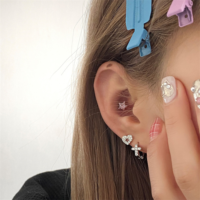 STAR小甜心满钻镂空耳蜗钉
