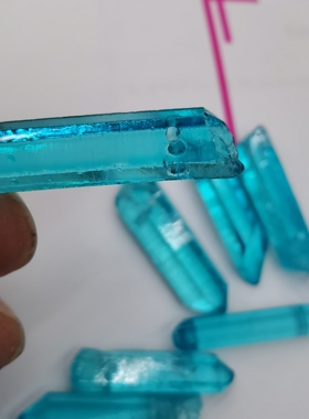 天然白水晶不规则六棱柱优化蓝色