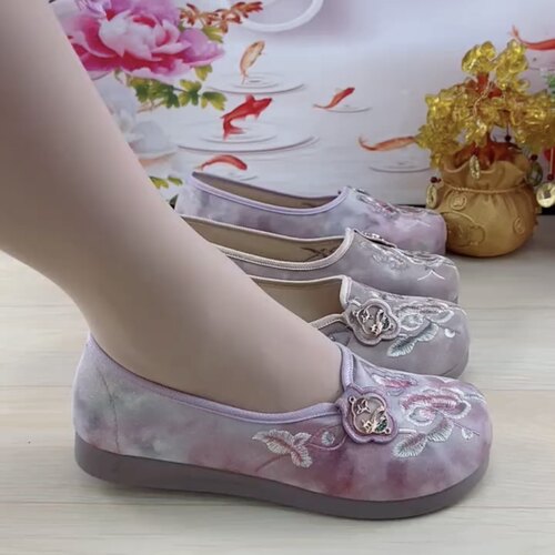 2026春秋新款老北京布鞋女绣花单鞋软底防滑一脚蹬舒适妈妈鞋百搭