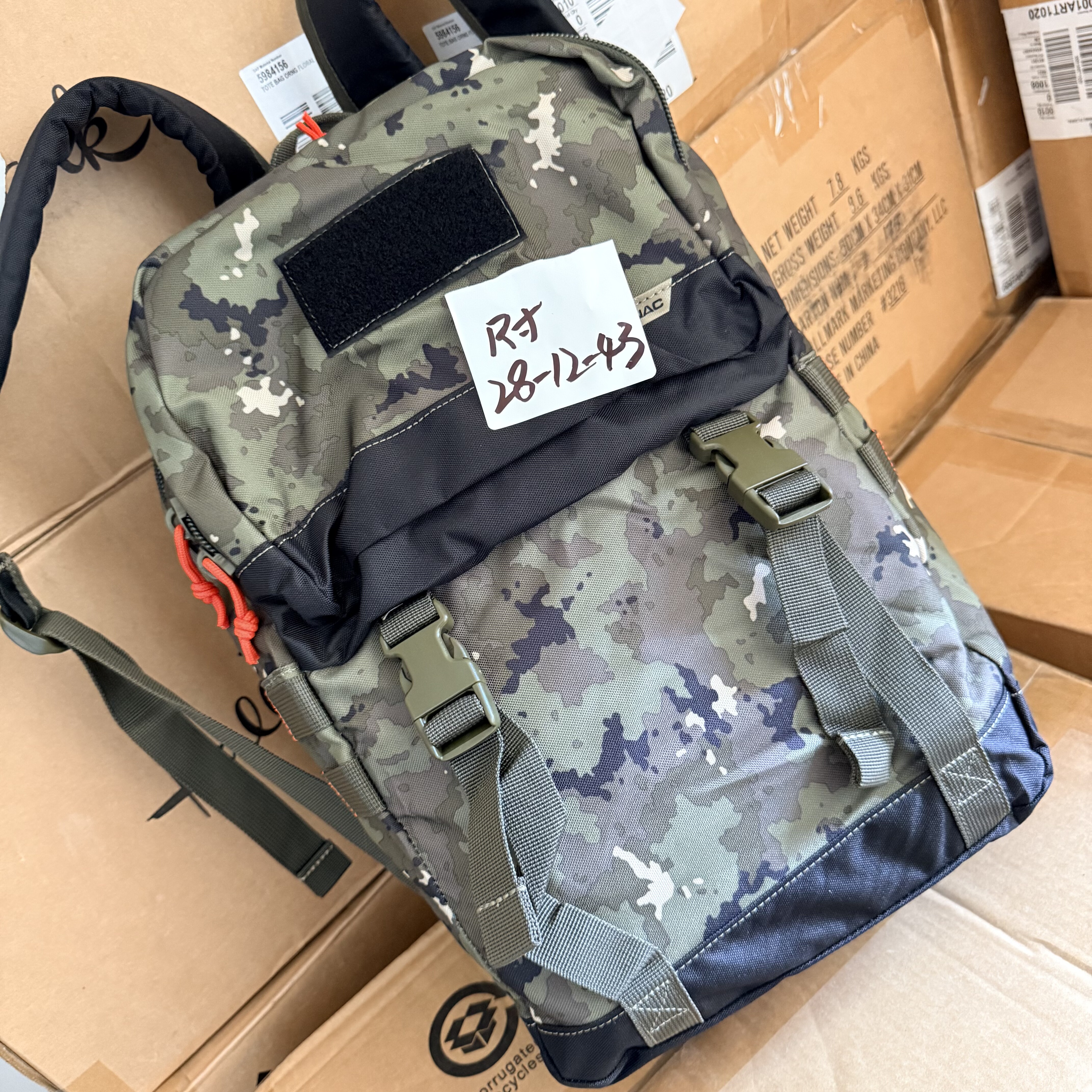 硬核 狩猎系列 防水耐磨多用户外登山包徒步背包20L战术双肩包